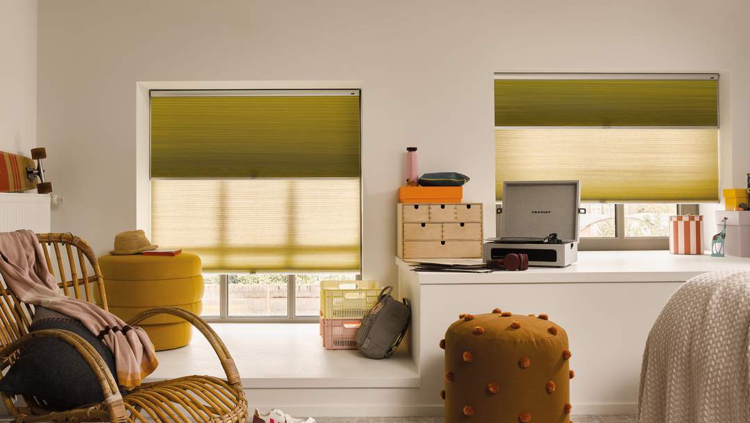 What Colour Curtains and Blinds Go With Green Walls?