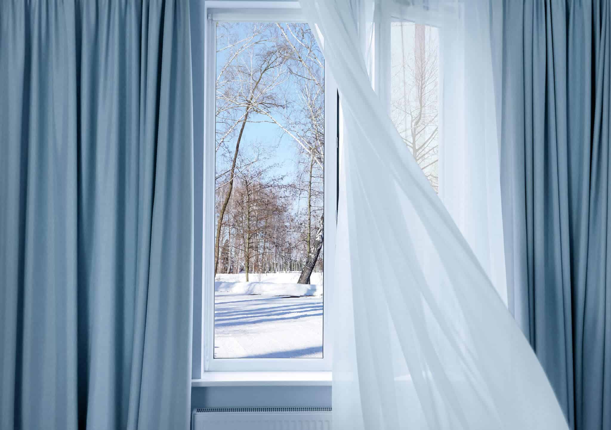 Do blinds help insulate in winter?