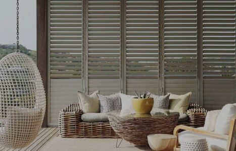 CW Vueline Aluminium Shutters In A Eclectic-styled Outdoor Space/patio. Available In Various Panel Arrangements. For Sale In Our Sydney Showroom.