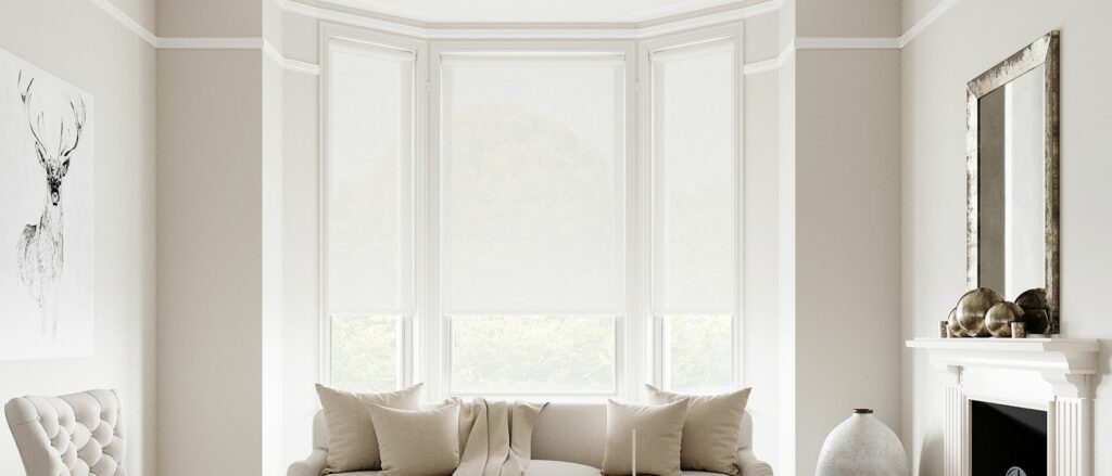Window blinds installed in a room's bay window. Minimal and elegant aesthetic, blinds filtering light to let ample of natural light in. Best blinds for bay windows. 